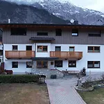 Gaestehaus Koell 公寓 Roppen